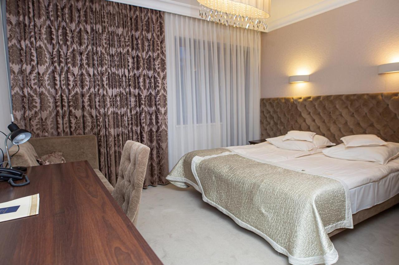 Zamek Dubiecko Hotel Ngoại thất bức ảnh