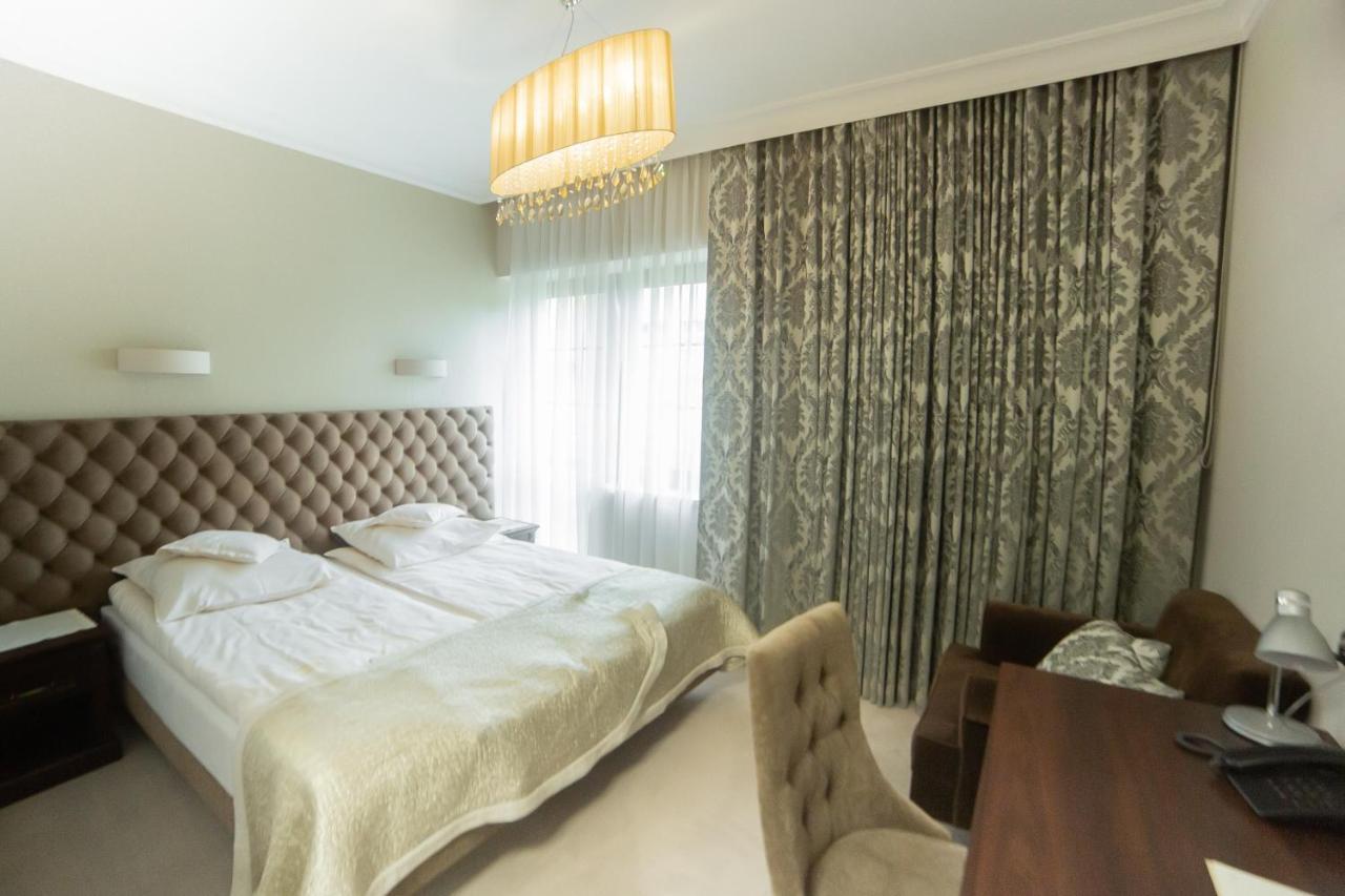 Zamek Dubiecko Hotel Ngoại thất bức ảnh