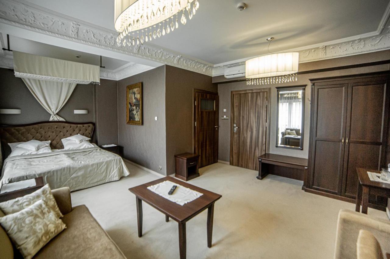 Zamek Dubiecko Hotel Ngoại thất bức ảnh